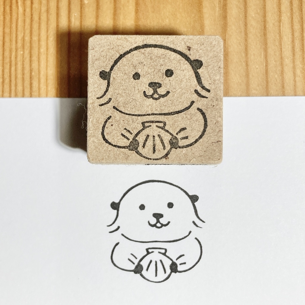 ラッコと貝　消しゴムはんこ