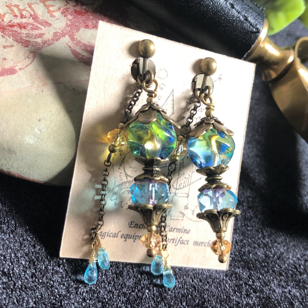 天津水(あまつみず)の耳飾り