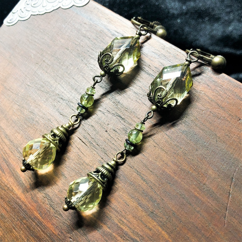 メドヴーハの耳飾り