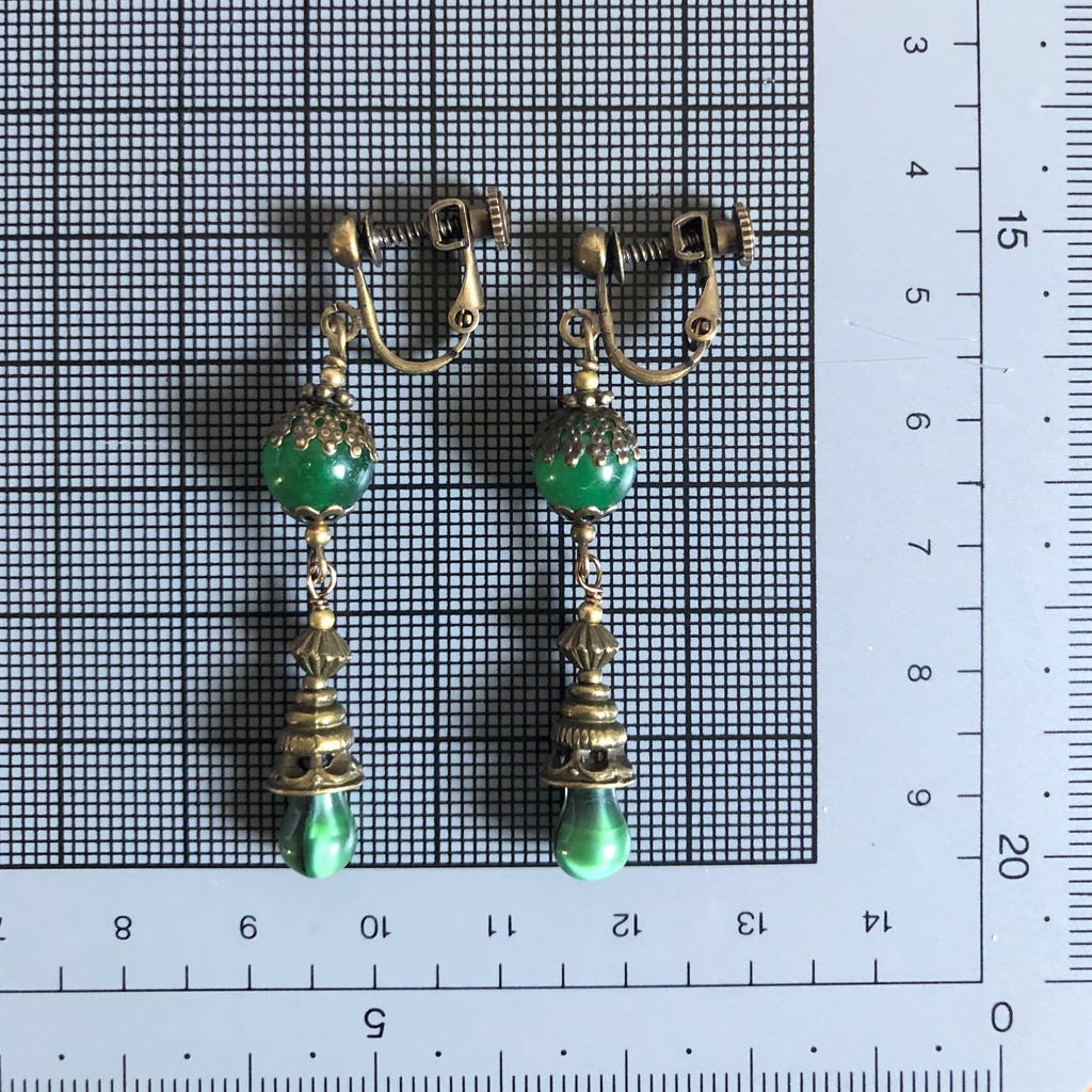 棘なしネトルの耳飾り