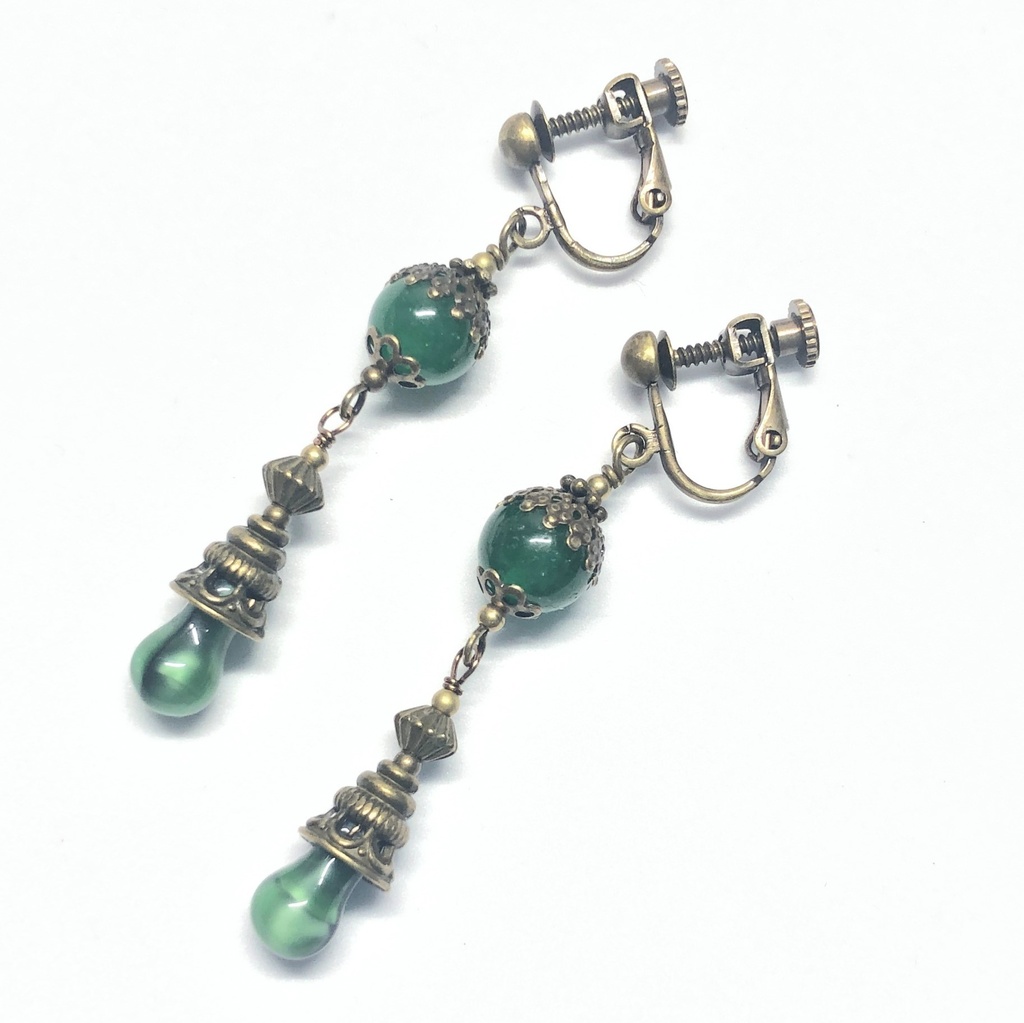 棘なしネトルの耳飾り