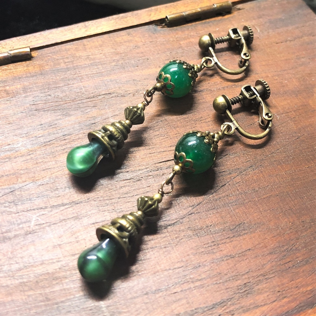 棘なしネトルの耳飾り