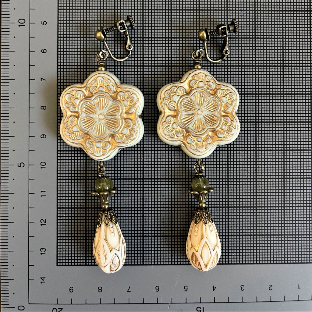 酔芙蓉の耳飾り