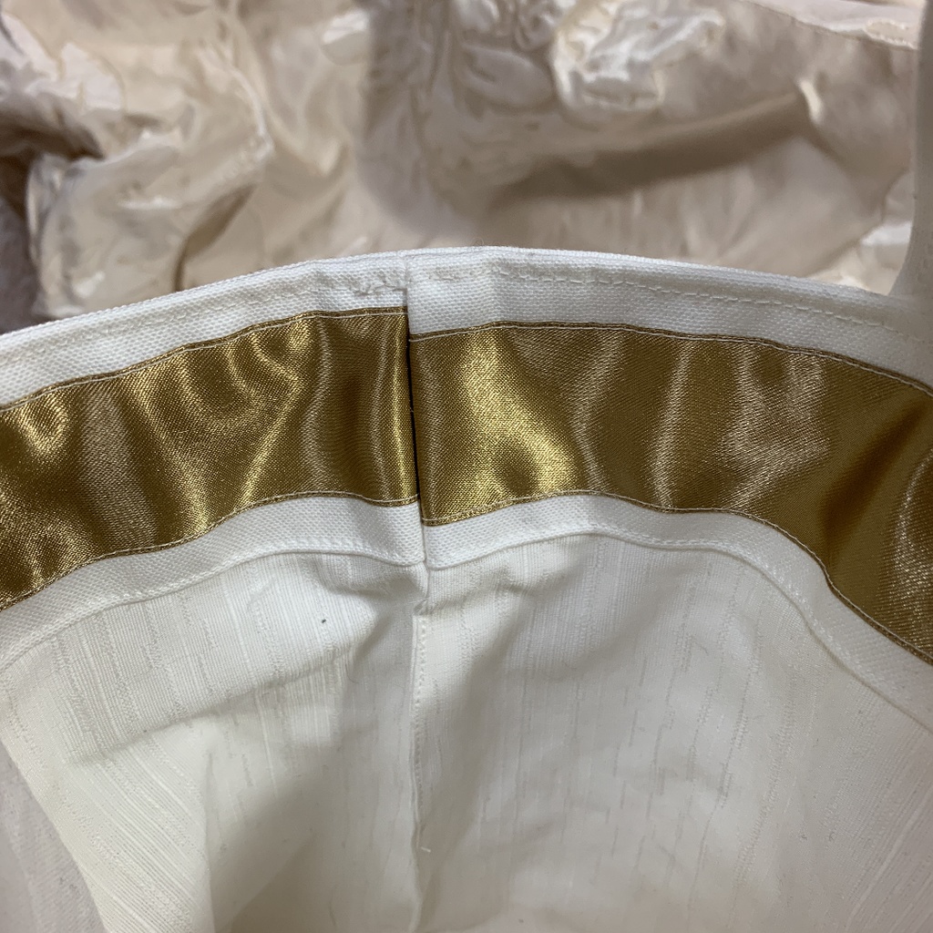 帆布のハンドバッグ