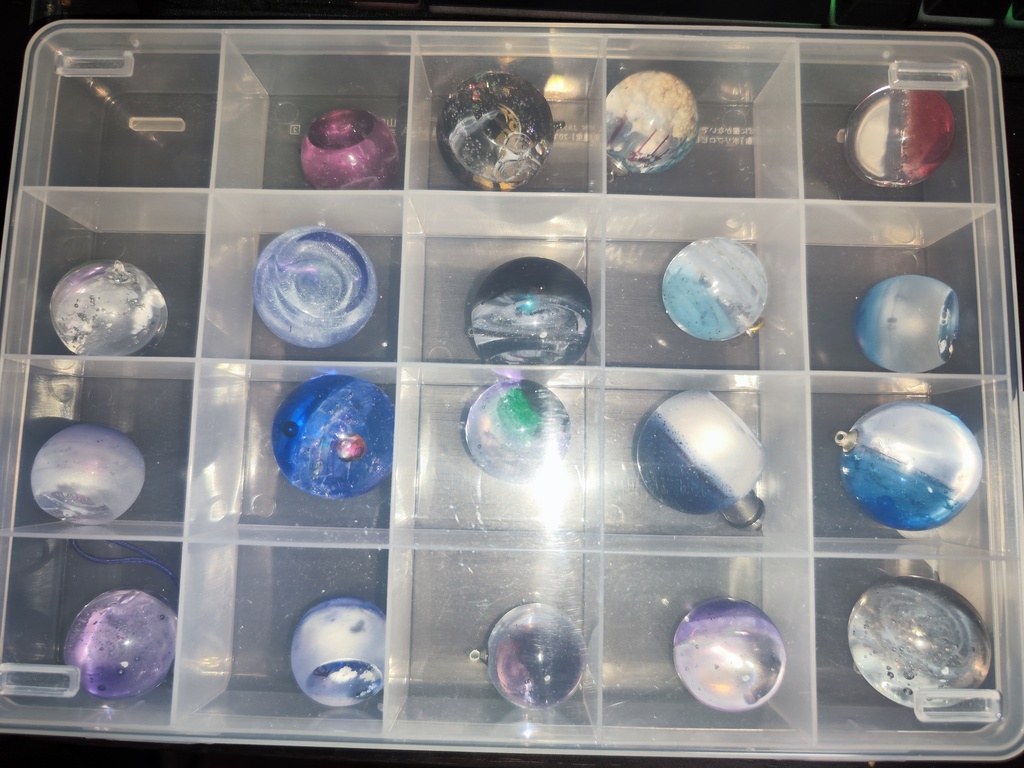 レジン作品（宇宙玉or風景）