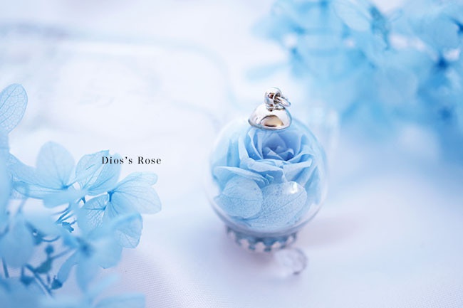 薔薇と紫陽花のペンダント(ロイヤルブルー)