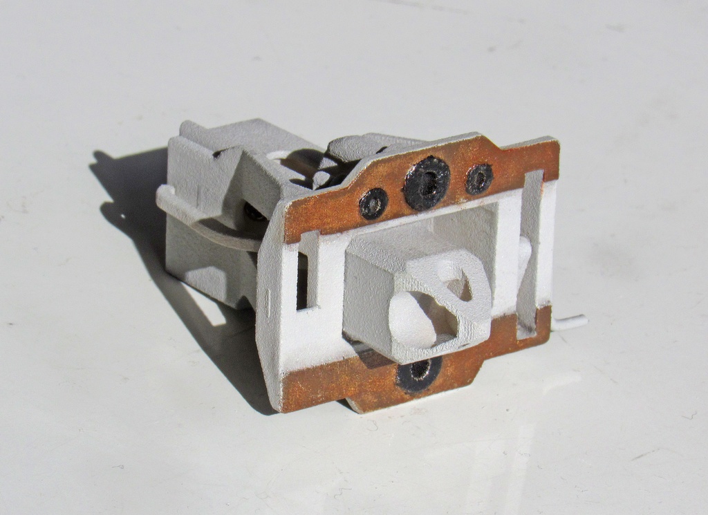 密着式連結器 ミニチュアモデル (ライトグレー塗装済み・解放ハンドル保持ギミックあり)