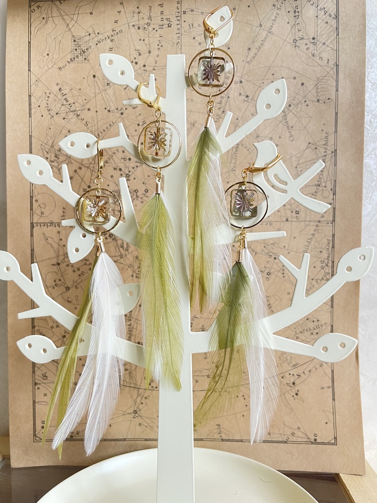 ラケティカの耳飾り(白、ライラック)