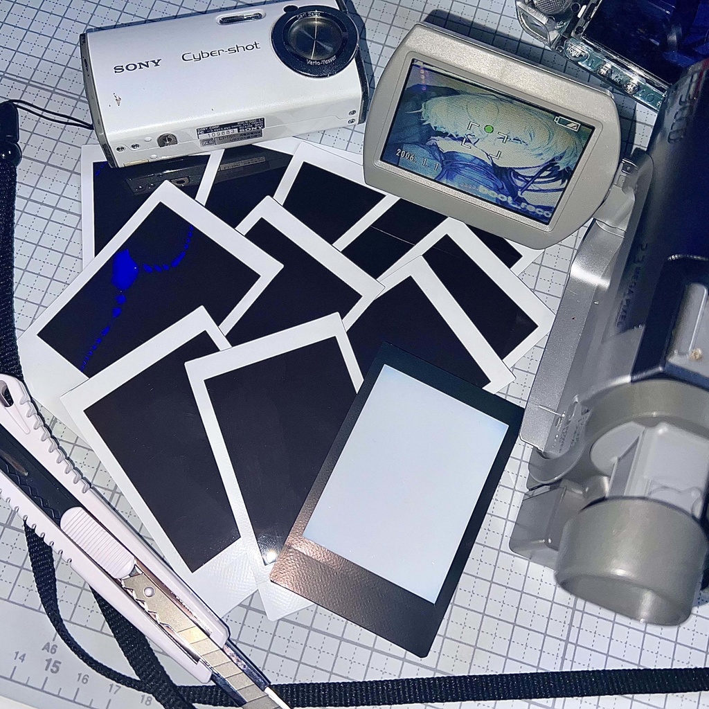 null://me Random Instax-style Photo / 1 random
