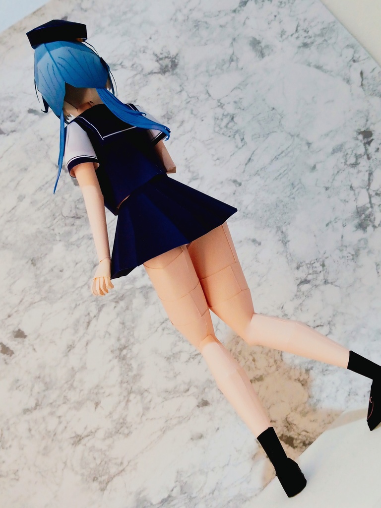 ペーパークラフト【無料DL】オリジナル美少女フィギュア ベレー帽で決めポーズちゃん