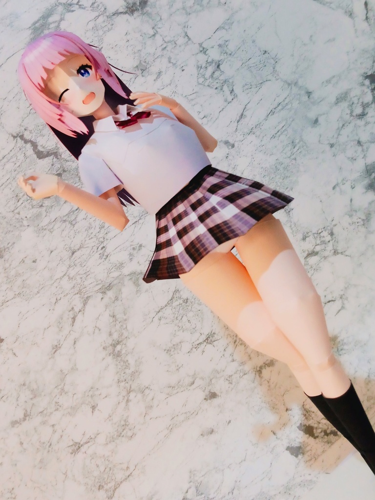 ペーパークラフト【無料DL】オリジナル美少女フィギュア クロスした美脚ポーズちゃん