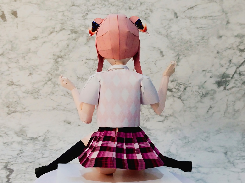 ペーパークラフト【無料DL】オリジナル美少女フィギュア すっ転んだおだんごぱっつん前髪ちゃん