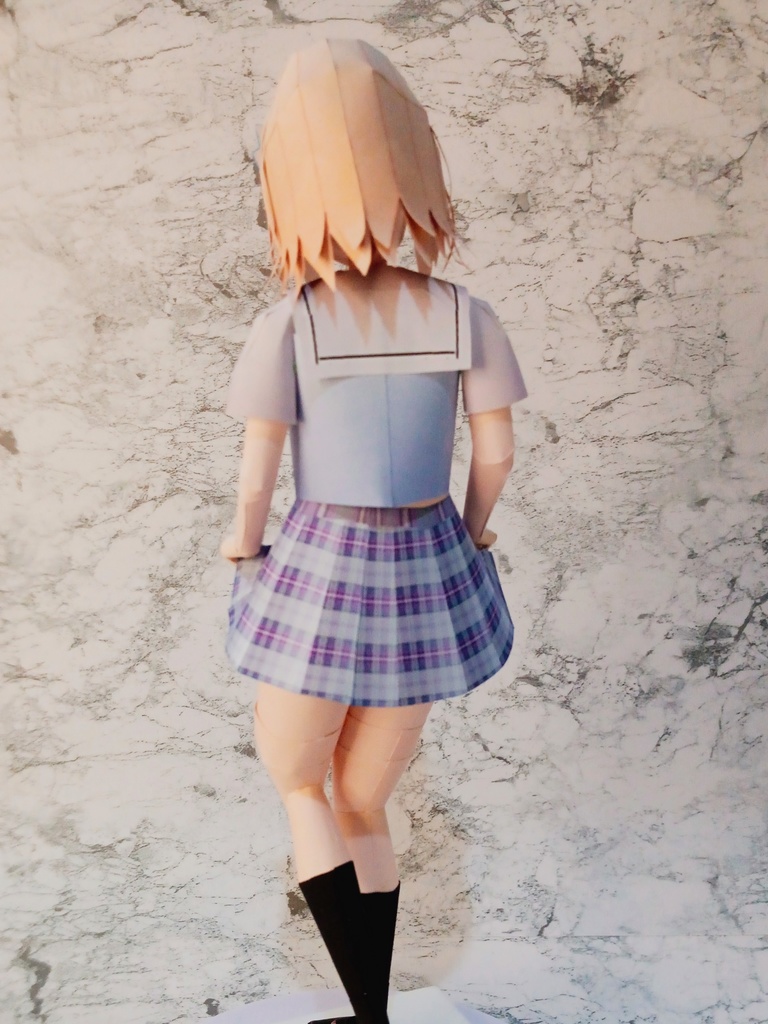 ペーパークラフト【無料DL】オリジナル美少女フィギュア スカート持ち上げちゃん