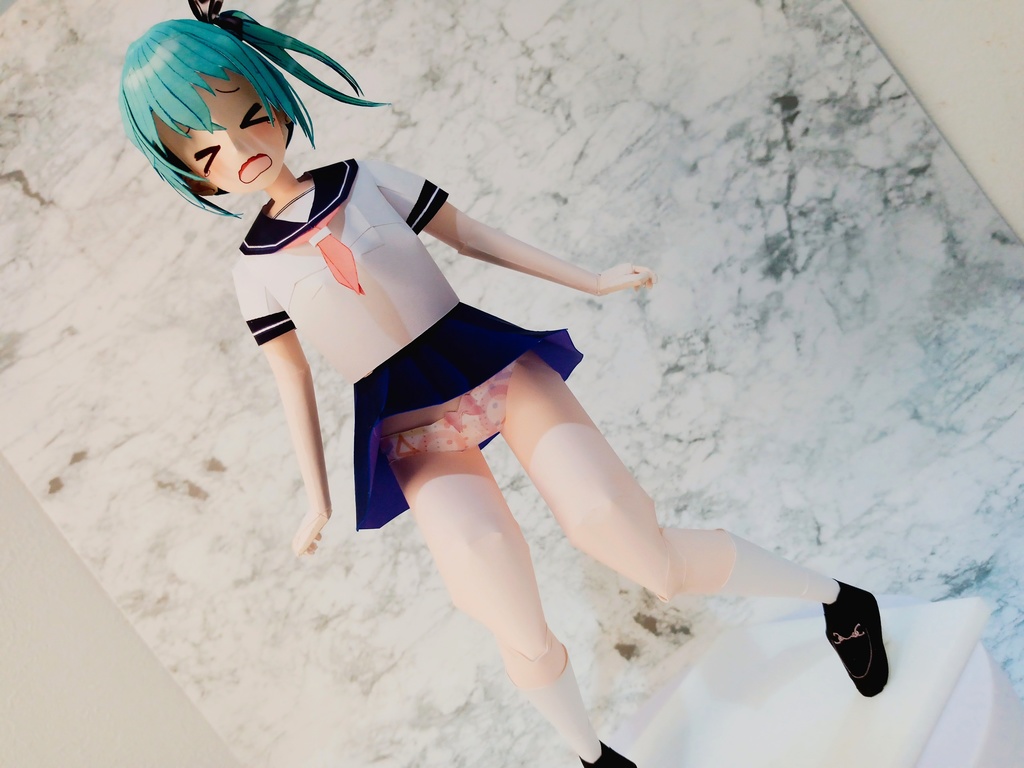 ペーパークラフト【無料DL】オリジナル美少女フィギュア ><表情サイドテちゃん