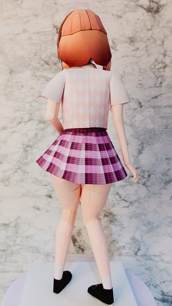 ペーパークラフト【無料DL】オリジナル美少女フィギュア 茶髪おさげ髪ちゃん