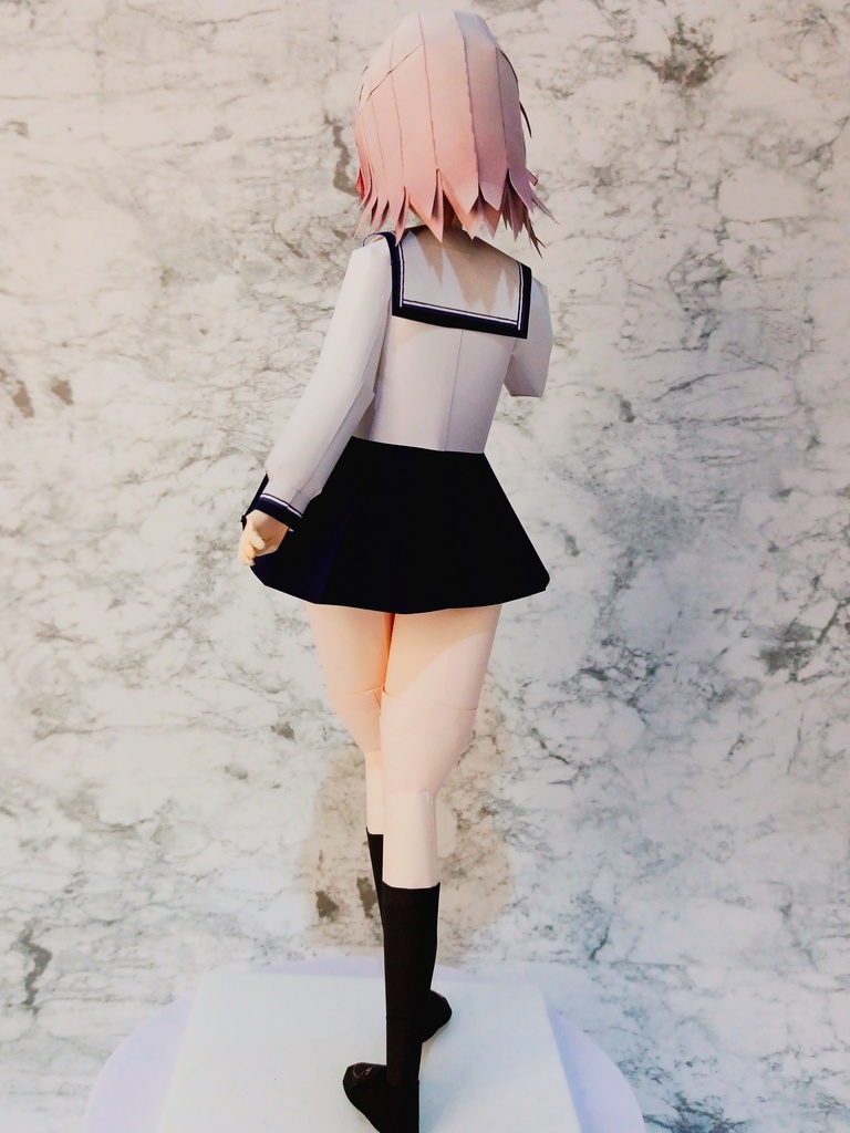 ペーパークラフト【無料DL】オリジナル美少女フィギュア 白髪赤眼ちゃん