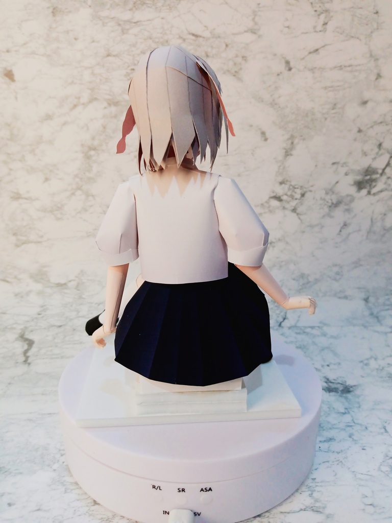 ペーパーフィギュア【無料DL】オリジナル美少女フィギュア 立ち上がり際ちゃん