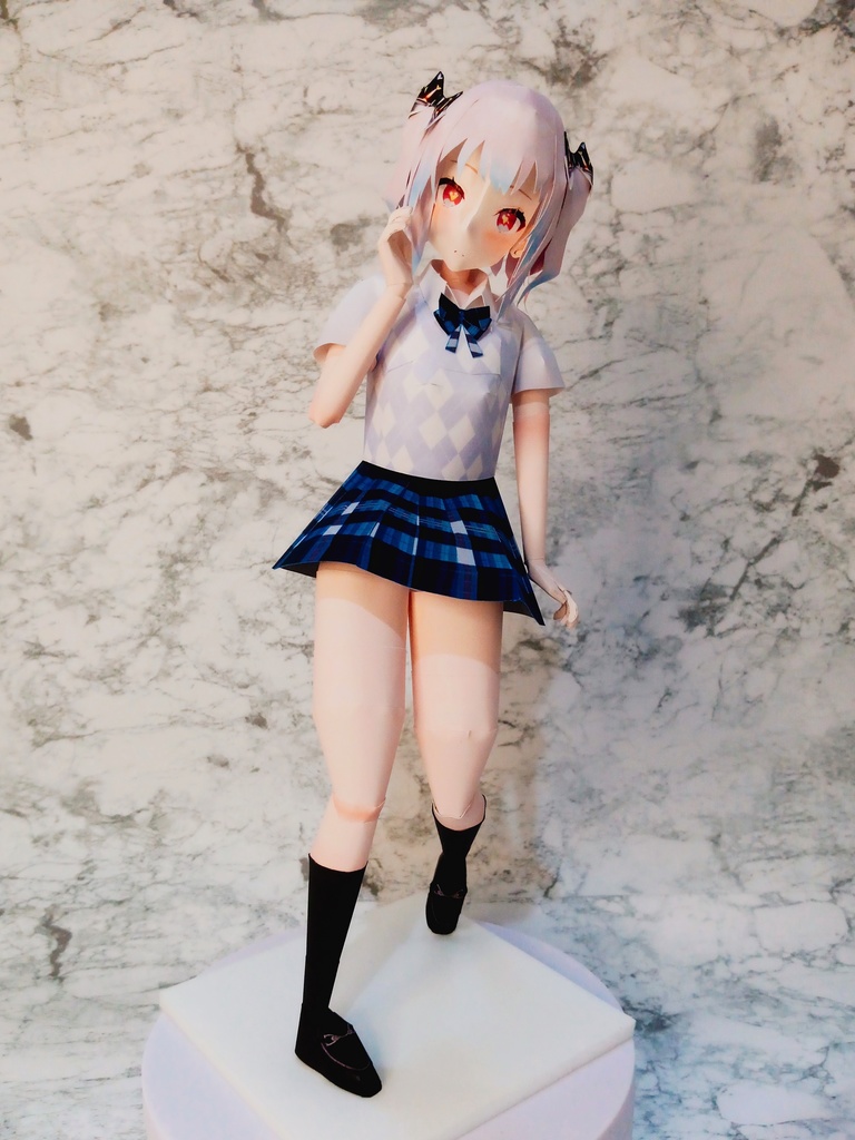 ペーパーフィギュア【無料DL】オリジナル美少女フィギュア　ハートな瞳ちゃん