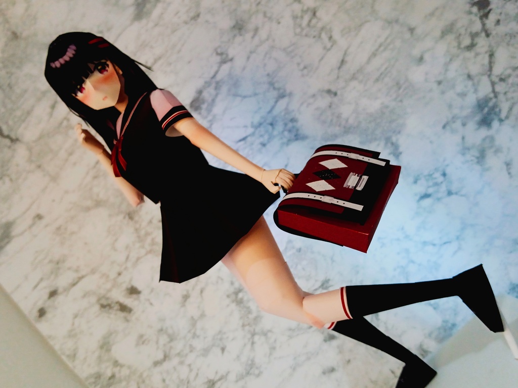 ペーパーフィギュア【無料DL】オリジナル美少女フィギュア 黒髪ロング+鞄ちゃん