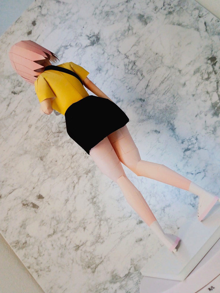 ペーパーフィギュア【無料DL】天乃リリサ 私服Ver(2.5次元の誘惑) 美少女フィギュア