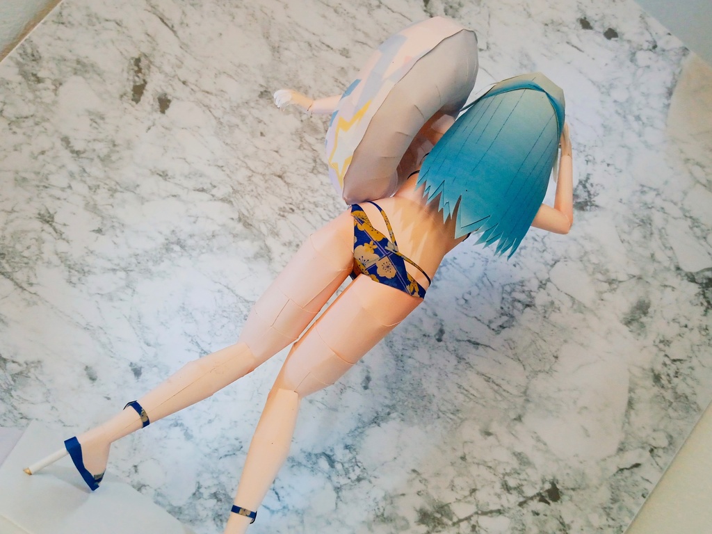 ペーパーフィギュア【無料DL】オリジナル美少女フィギュア ビーチプールサイドな水着ちゃん