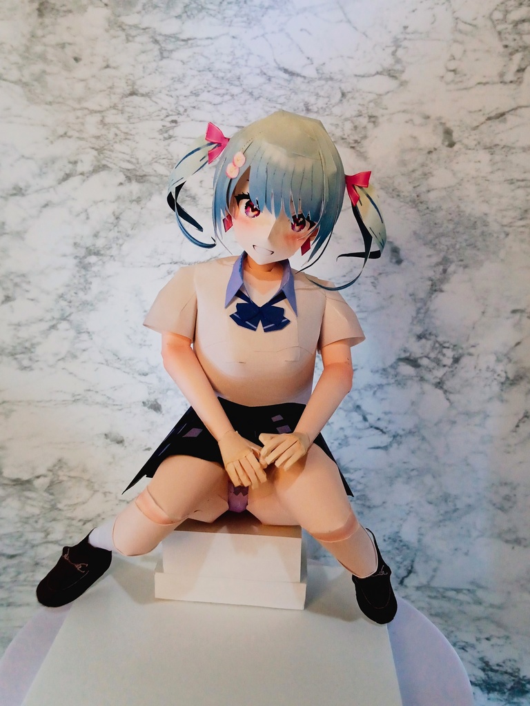 ペーパーフィギュア【無料DL】オリジナル美少女フィギュア　しゃがみ縦巻きツインテちゃん