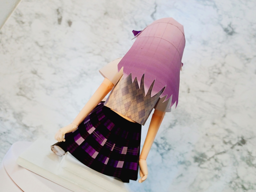 ペーパーフィギュア【無料DL】オリジナル美少女フィギュア しゃがみおヒザが至高ちゃん