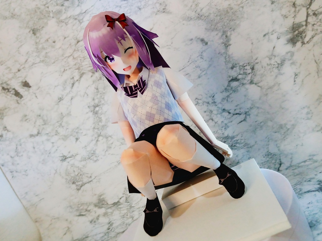 ペーパーフィギュア【無料DL】オリジナル美少女フィギュア しゃがみおヒザが至高ちゃん
