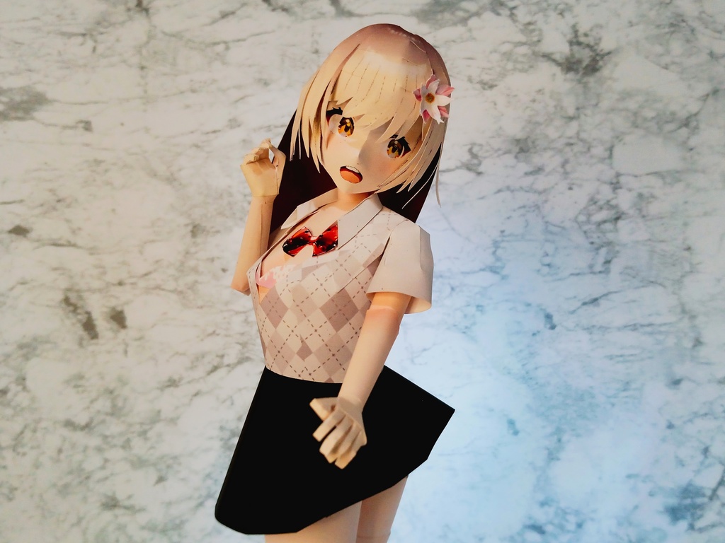 ペーパーフィギュア【無料DL】オリジナル美少女フィギュア ローアングル振り向き姿ちゃん