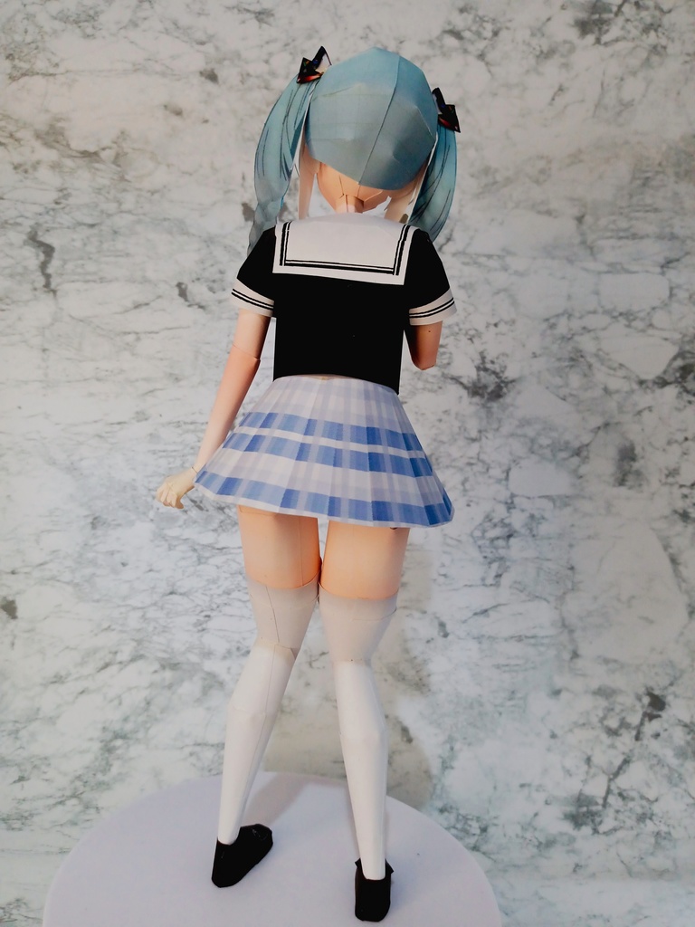 ペーパーフィギュア【無料DL】オリジナル美少女フィギュア メガネ三つ編みちゃん