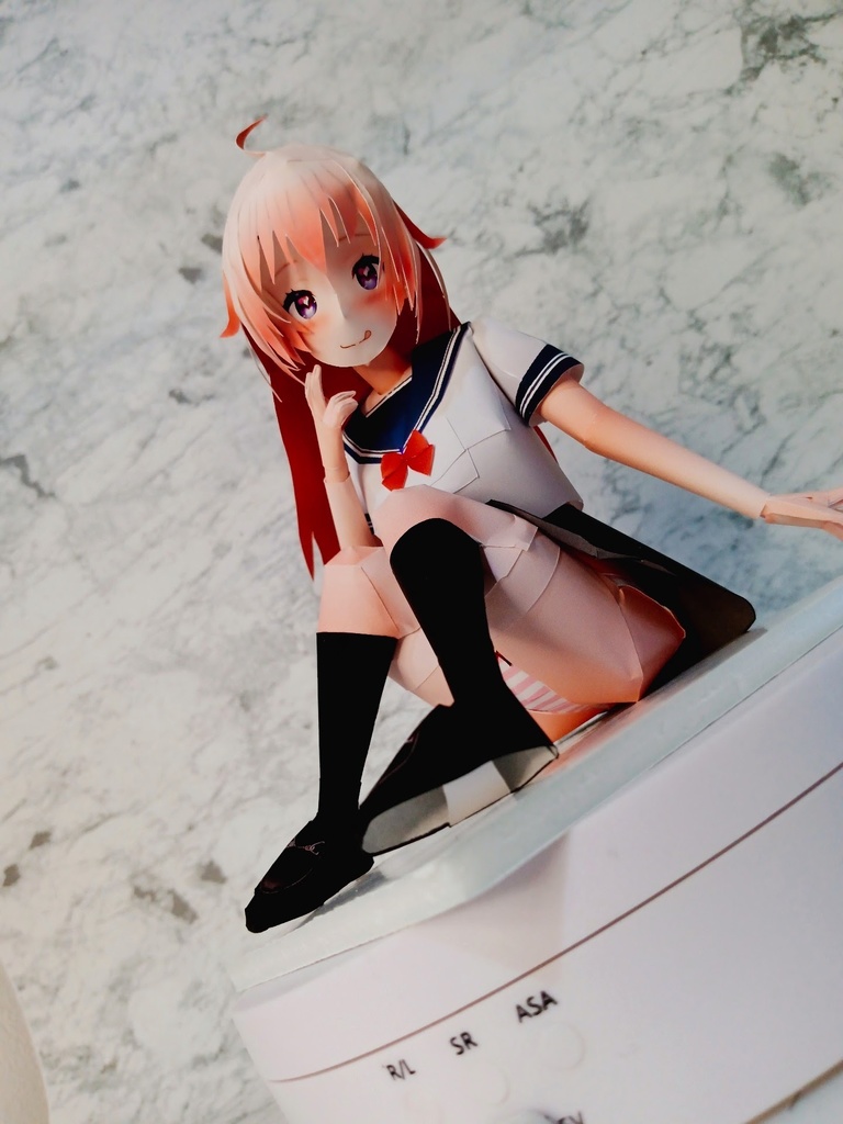 ペーパーフィギュア【展開図】オリジナル美少女フィギュア　見えそで見える制服ちゃん