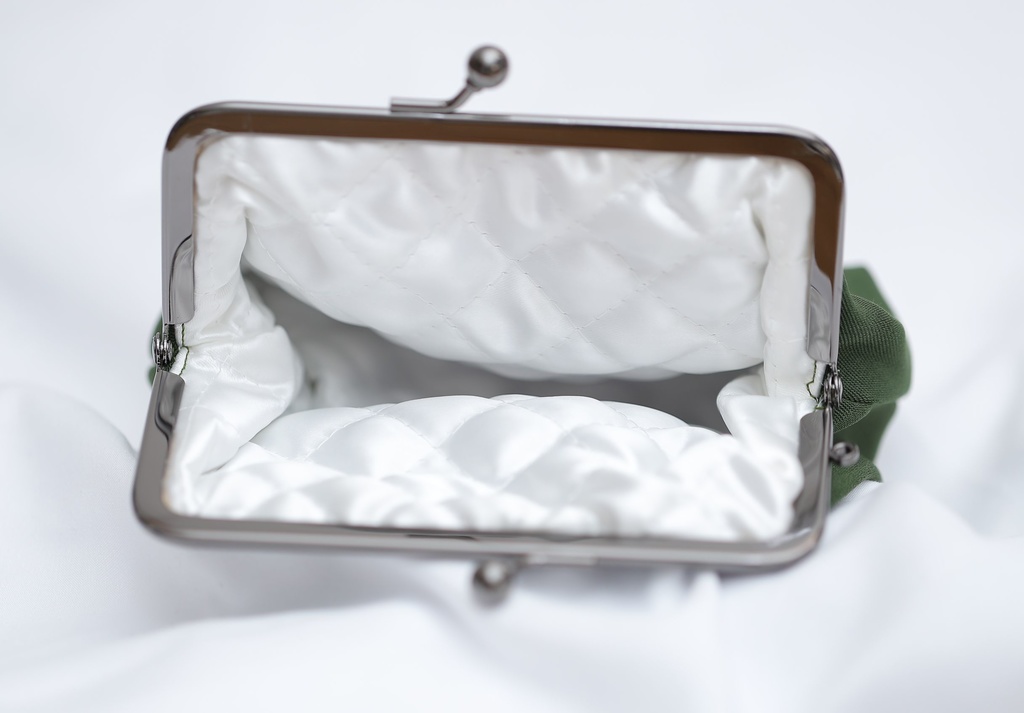 キャラクターイメージがま口(ブラッドリー)