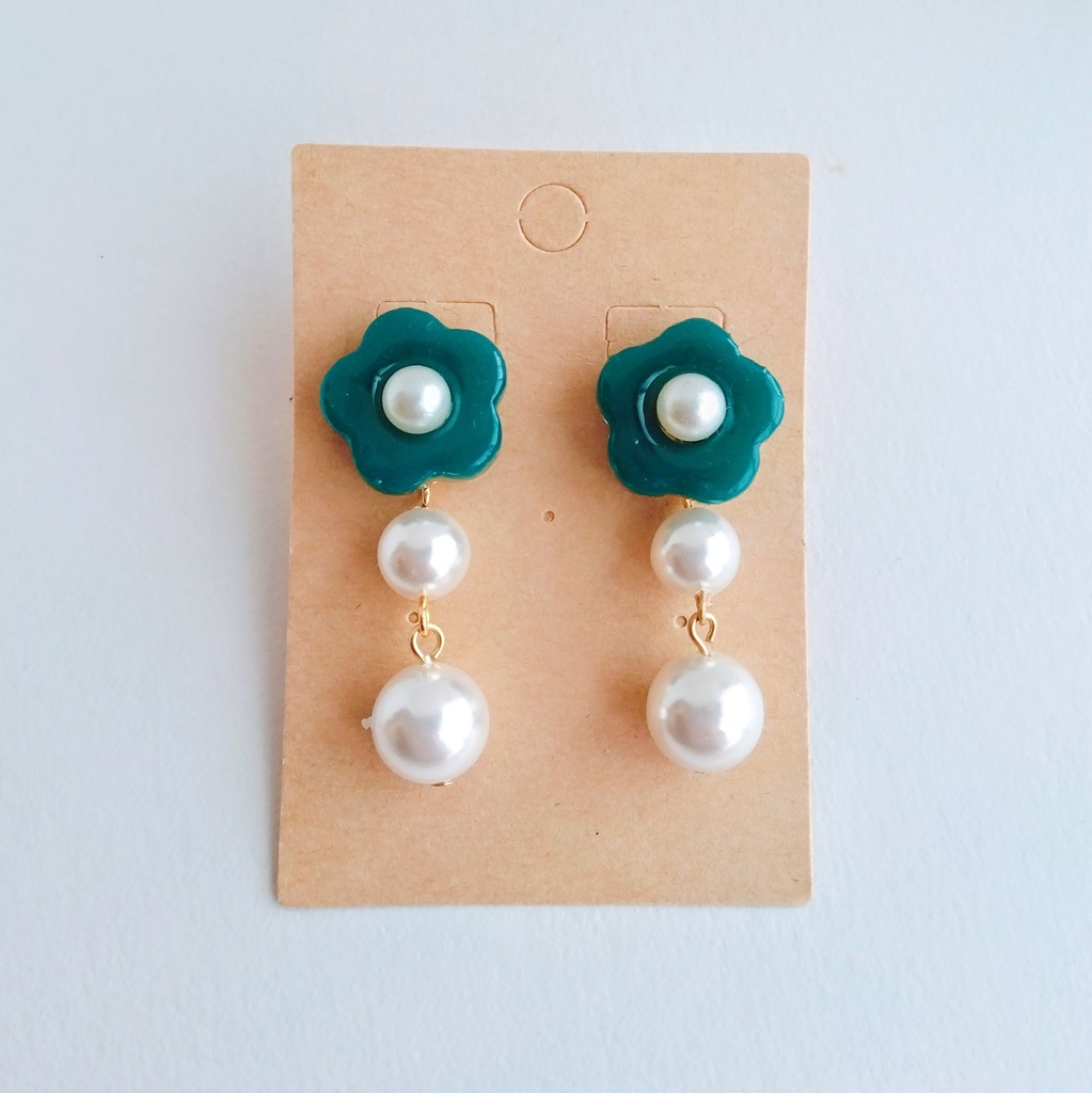 【匿名配送】昭和レトロな花のピアス【2way】