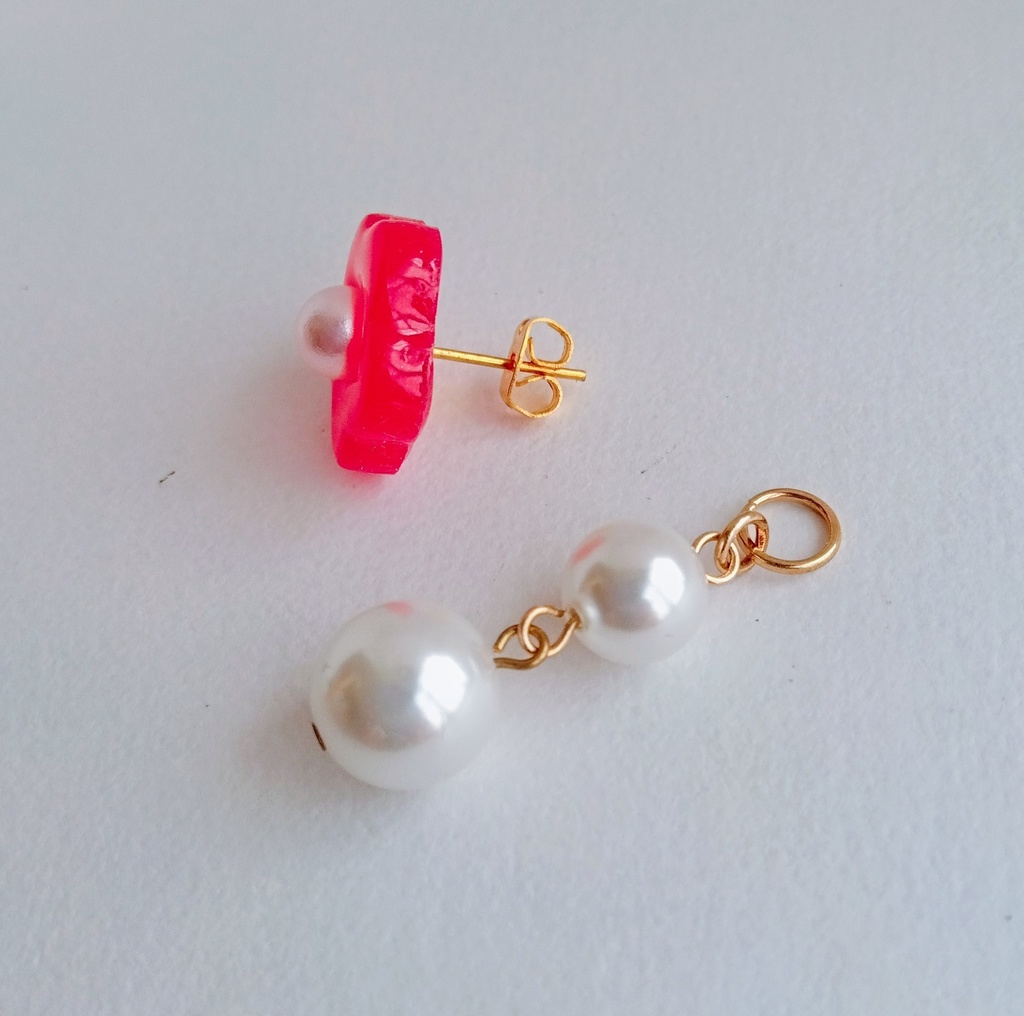 【匿名配送】昭和レトロな花のピアス【2way】