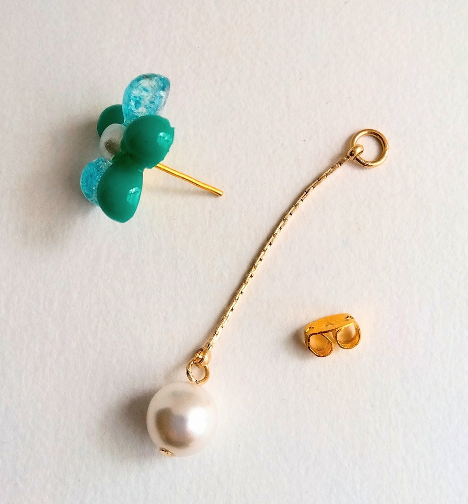 【匿名配送】2色花のピアス【2way】