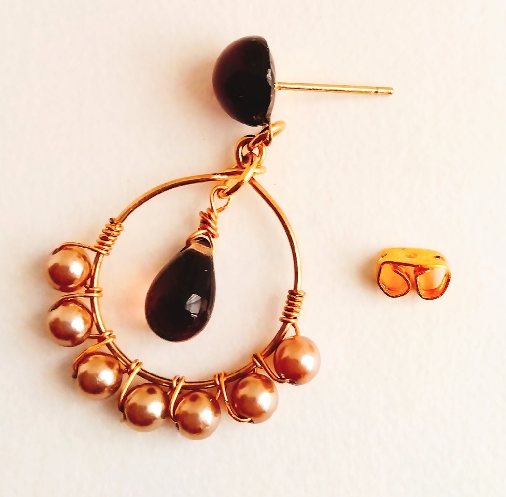 【匿名配送】オリエンタル風ピアス/茶色【イヤリングも可】