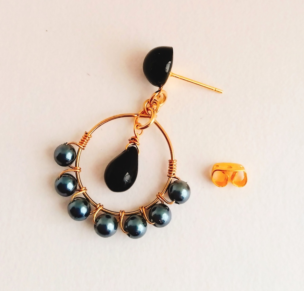 【匿名配送】オリエンタル風ピアス/黒【イヤリングも可】