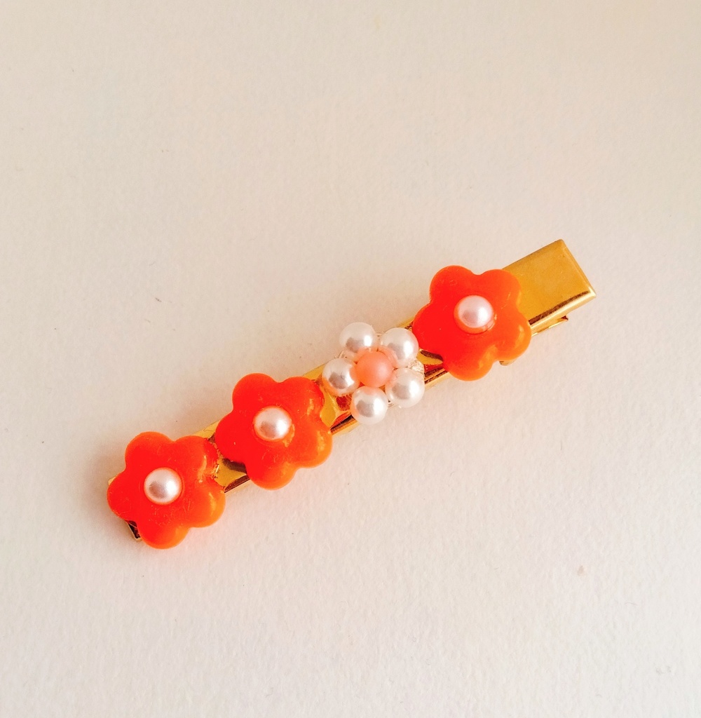 【匿名配送】昭和レトロな花のヘアクリップ