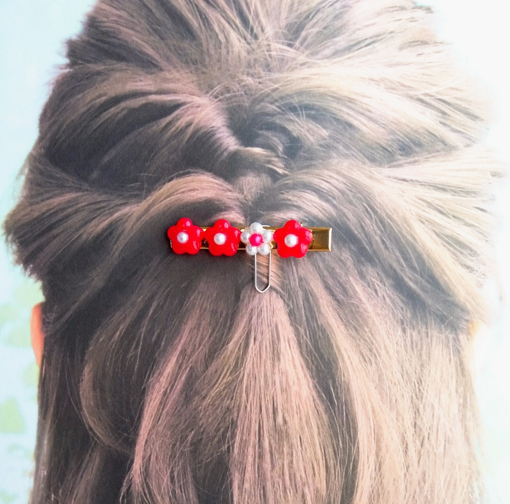 【匿名配送】昭和レトロな花のヘアクリップ