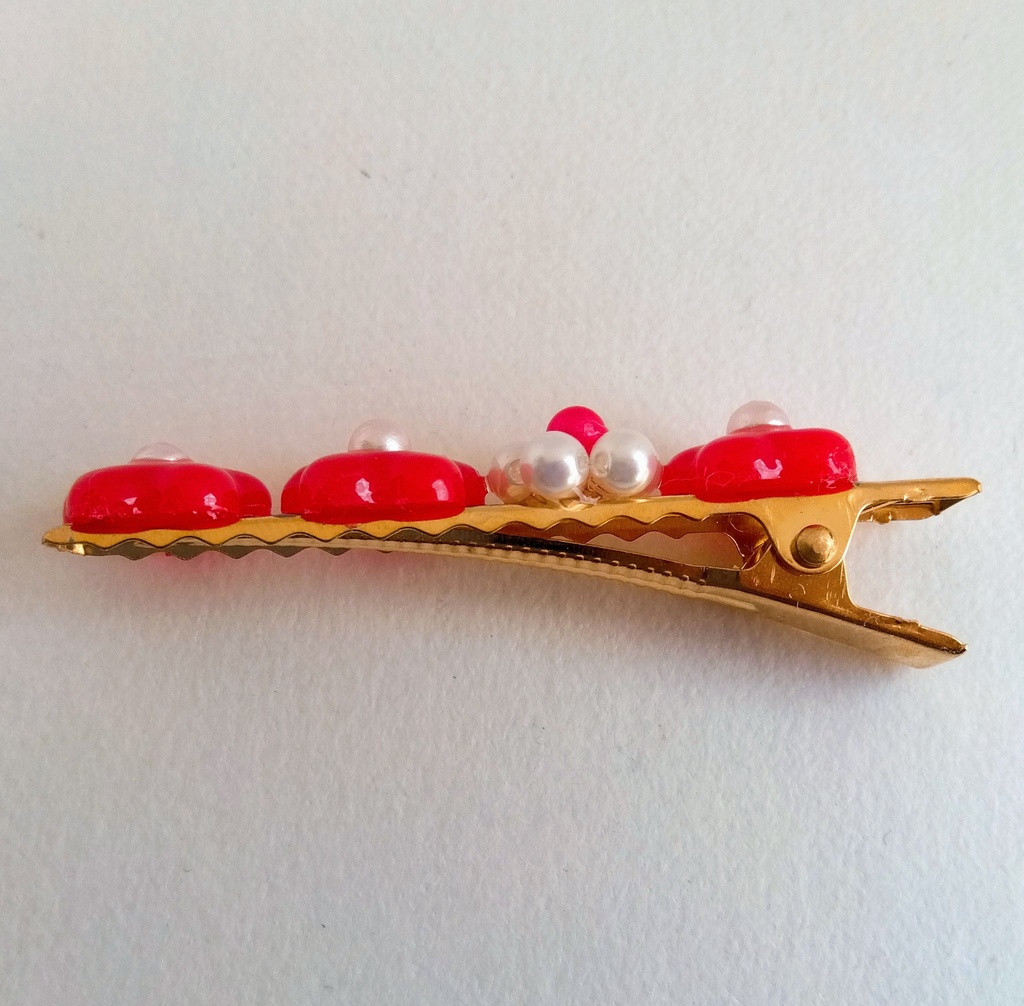 【匿名配送】昭和レトロな花のヘアクリップ