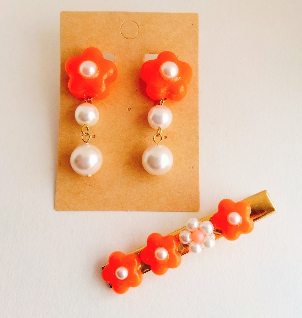 【匿名配送】昭和レトロな花のピアス+ヘアクリップのセット