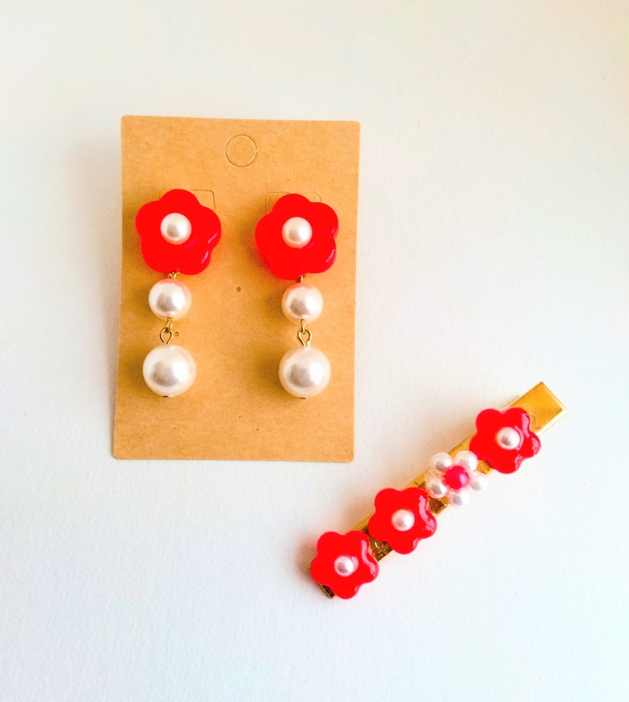 【匿名配送】昭和レトロな花のピアス+ヘアクリップのセット