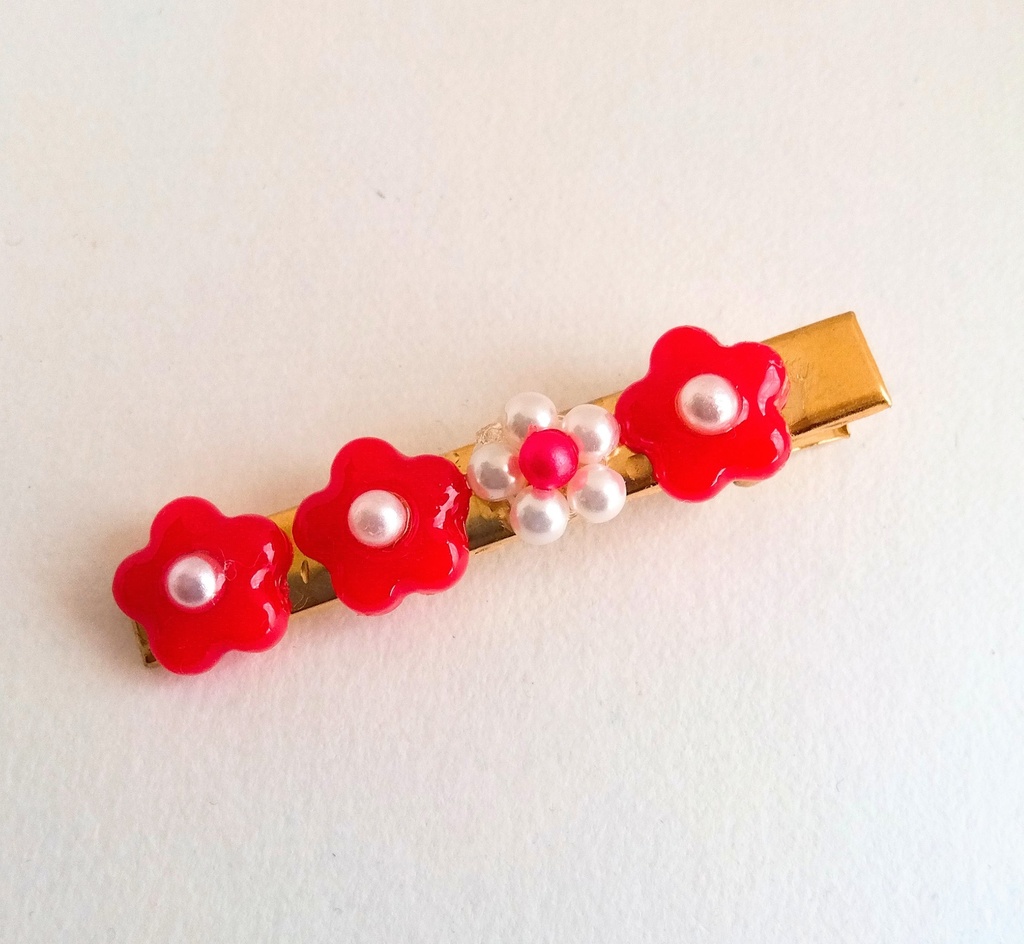 【匿名配送】昭和レトロな花のピアス+ヘアクリップのセット