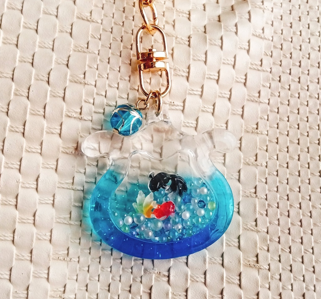 【匿名配送】金魚鉢のバッグチャーム