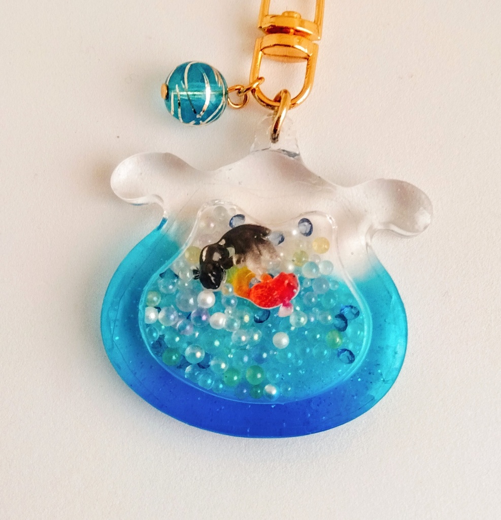 【匿名配送】金魚鉢のバッグチャーム