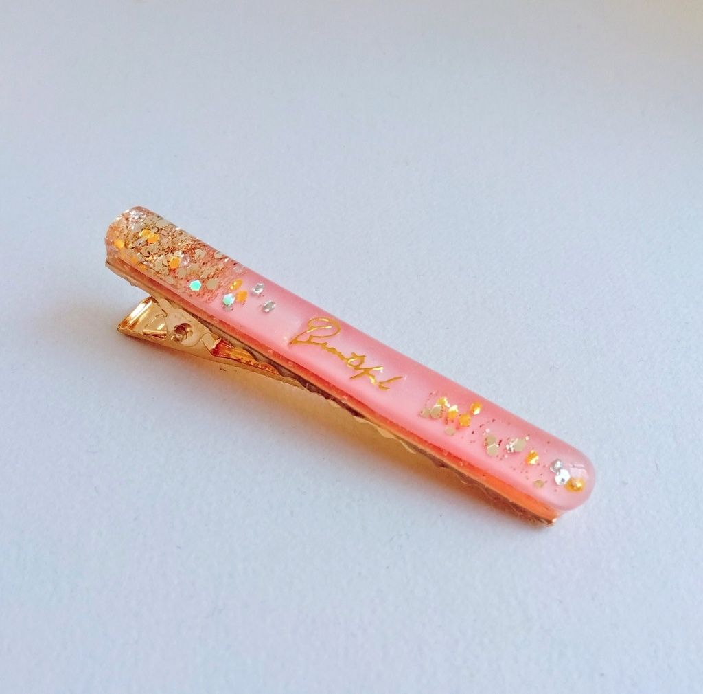 【匿名配送】キラキラパスカルカラーのヘアクリップ