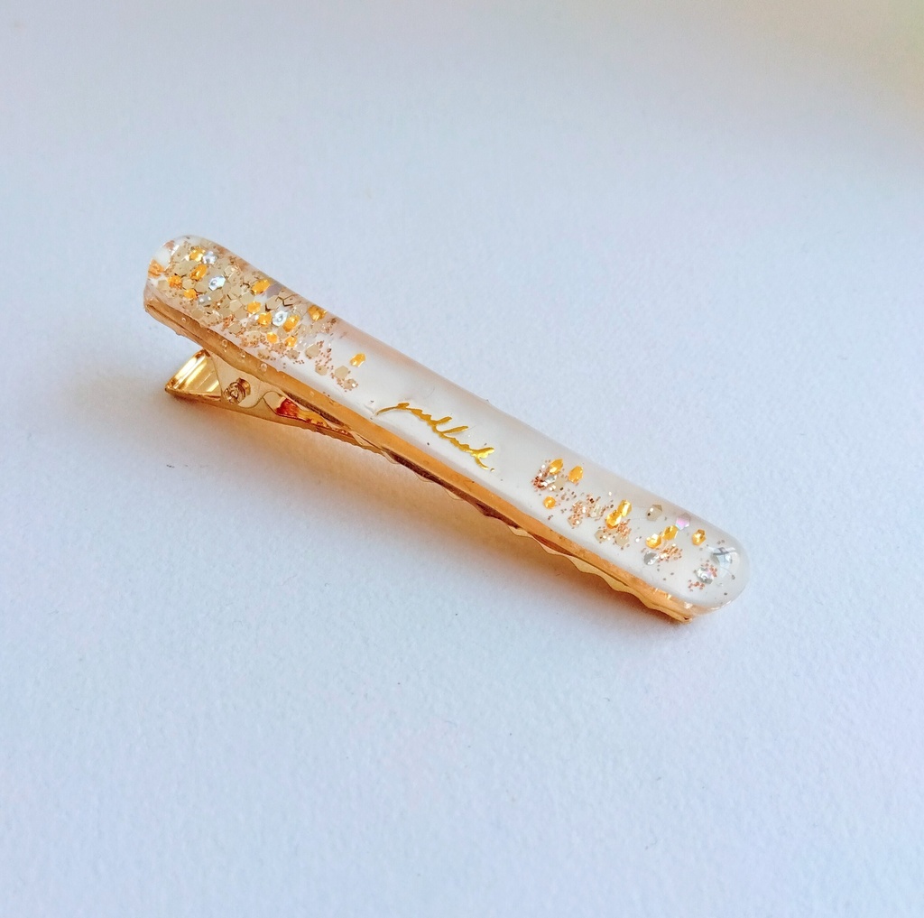 【匿名配送】キラキラパスカルカラーのヘアクリップ