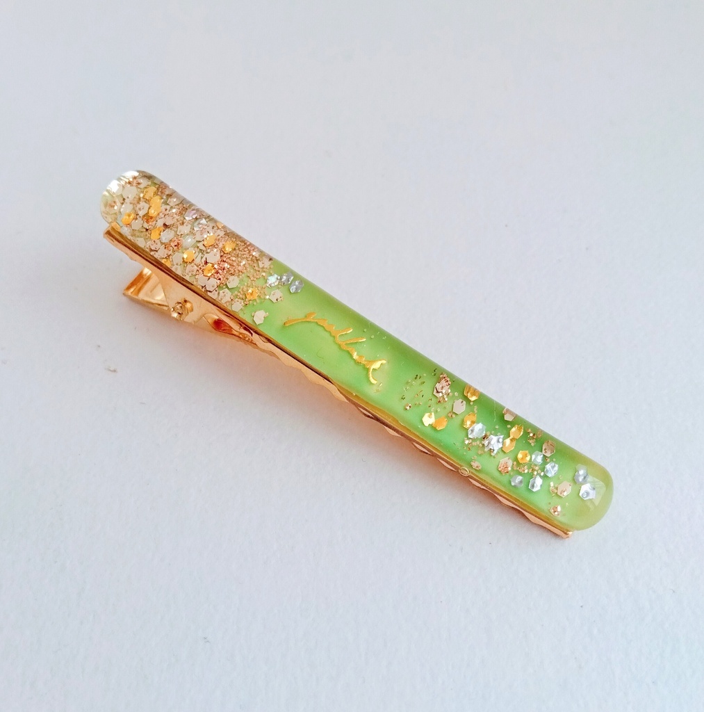 【匿名配送】キラキラパスカルカラーのヘアクリップ