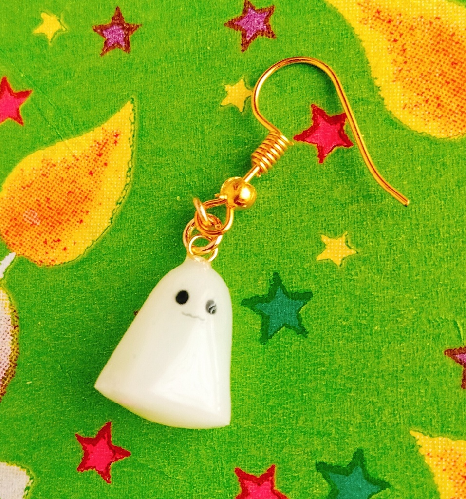 【匿名配送】お化けのピアス【イヤリングも可】