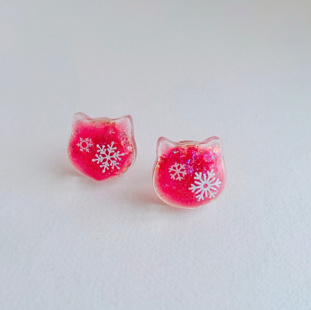 【匿名配送】雪猫のピアス/イヤリング